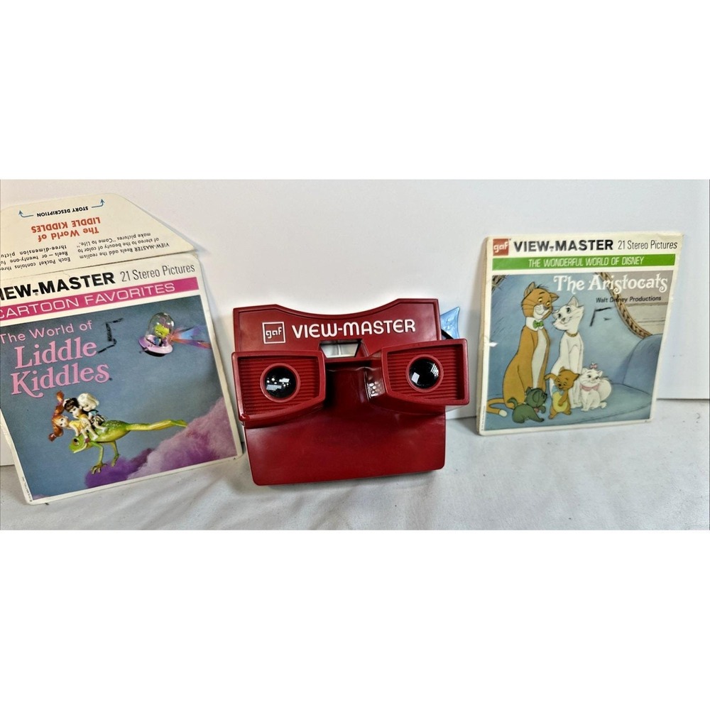 Vintage GAF View master Red & White With Blue Handle & 3 Sets of Reels